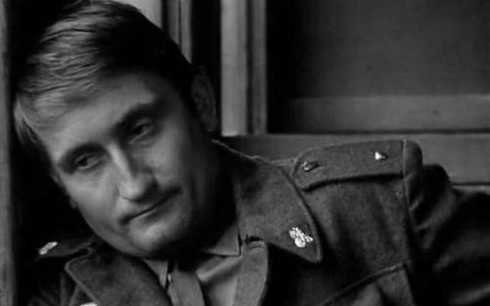 Pavel Landovský byl český herec a dramatik, disident, signatář Charty 77. Do svých filmů ho obsazovali režiséři jako Jiří Menzel, Jiří Krejčík, Pavel Juráček, Miloš Forman či Jan Svěrák.