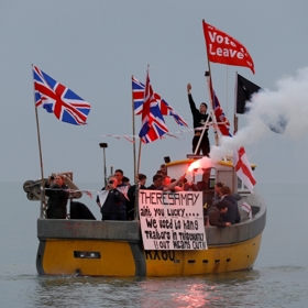 Benedict Cumberbatch ztvárňuje hlavní roli v tomto aktuálním a palčivém dramatu ze zákulisí kampaně referenda o brexitu.