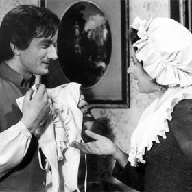 Jako charakterní herečka menších rolí byla Popelíková oblíbená díky svému charisma.