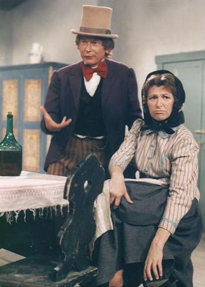 Za její životní roli je považována nejvíce známá přísná vrchní sestra Marta Jáchymová v Dietlově a Dudkově seriálu Nemocnice na kraji města.