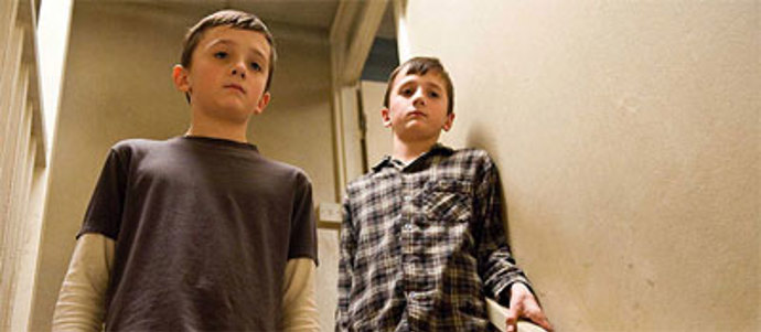 Hrdinou třetího příběhu je George, který má schopnost mluvit s mrtvými. Je to pro něj však velmi vyčerpávající a navíc je nucen svým bratrem poskytovat tato spojení za peníze.