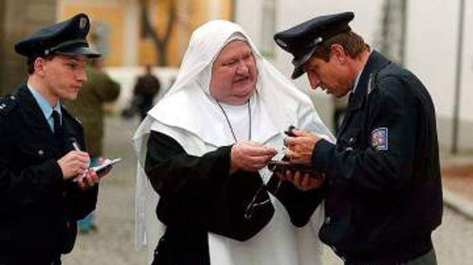 "Rád bych zdůraznil, že má divákovi přinést sto minut dobré zábavy a pohody. Nic víc od něj neočekávejte. Kdo by hledal nějaká poselství budoucím generacím, nebo něco podobného, bude zklamán," pokračuje Troška. 