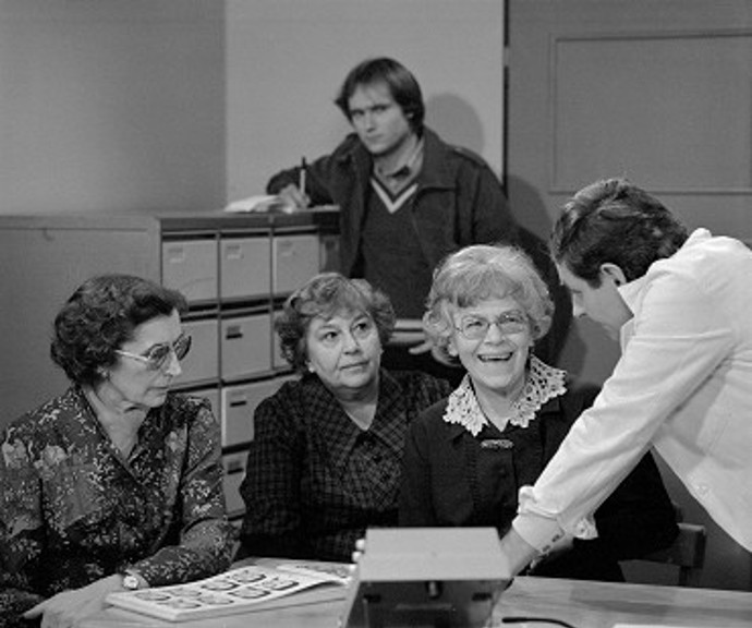 Nina Popelíková zemřela po těžké nemoci 18. dubna 1982 v Praze ve věku nedožitých šedesáti dvou let. Její milovaný muž ji přežil o jedenáct let.