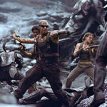 Cestující se skládají z různých národností, čímž je muslimský kněz "Imám" a jeho synové, kteří cestují do Nové Mekky, chlapec jménem Jack, cestující Shazza a Zeke, a obchodník-policista jménem William J. Johns, který převáží notoricky známého zločince odsouzeného za několik vražd, který uprchl z věznice na Furyi, jménem Richard B. Riddick, který je připoutaný v řetězech a není v kryostázi. 