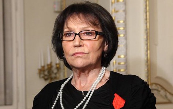 Její spolupráce s Václavem Neckářem a Helenou Vondráčkovou začala na podzim 1965, kdy připravovali představení Čekání na slávu. Nazpívala původně francouzskou píseň „Loudá se půlměsíc“, které se pak stala jejím prvním hitem.