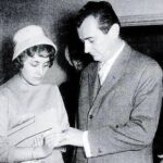 Po jeho boku se ostatně již rok předtím objevil v poměrně velké roli v seriálu Chalupáři. To byla ale také jejich poslední společná vystoupení před kamerou; dlouholeté odcizení vyplývající ze Sovákova rozchodu s první manželkou vyvrcholilo osobní roztržkou v 80. letech, kdy se Schmitzer jako viník autonehody pod vlivem alkoholu dostal do křížku se zákonem a poté se již oba herci přestali stýkat.