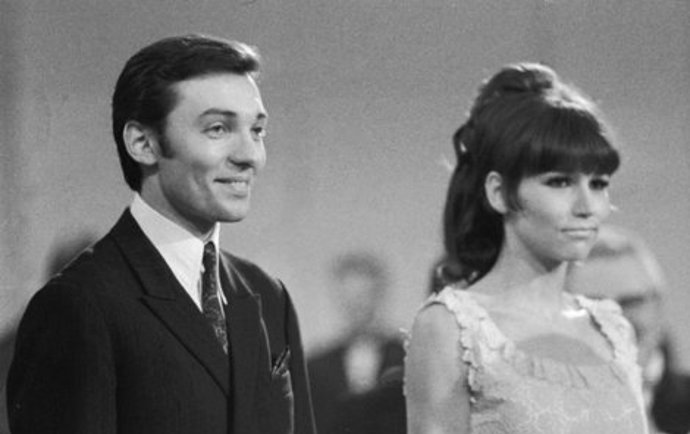 V divadle Rokoko pak účinkovala s Václavem Neckářem a Helenou Vondráčkovou v pořadu Listy důvěrné a hře Leonarde, tys nám dal, s Karlem Štědrým. Byla obsazena do nového TV seriálu Píseň pro Rudolfa III. V anketě Zlatý slavík 67 pak skončila třetí.