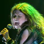  Velmi záhy začala konzumovat drogy. Již krátce po maturitě byla hospitalizována pro alkoholismus.