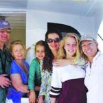 Fenomenální tenistka Martina Navrátilová pochází z pražských Řevnic, avšak její rodiče se záhy rozvedli - vlastní otec Miroslav Šubrt později spáchal sebevraždu.