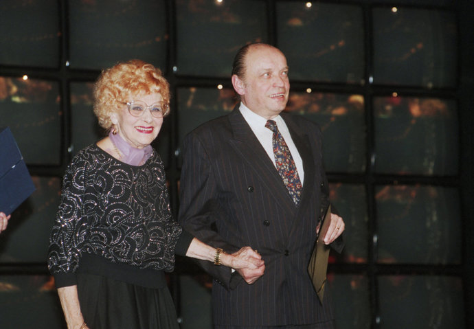 Kromě Velké pražské operety během 2. světové války hrála v holešovické Uranii, po válce pak v Divadle 5. května, v Divadle W+V, nakonec 34 let působila v Hudebním divadle v Karlíně.