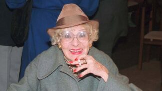 Nelly Gaierová zemřela 30. října 1995 v Praze, přesně dvacet sedm dní po svých osmdesátých sedmých narozeninách.