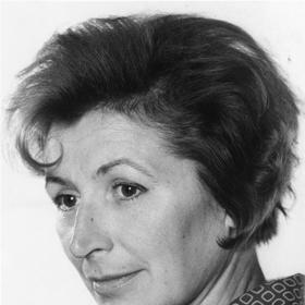 Před svoji uměleckou kariérou absolvovala Státní konzervatoř v Praze a její dramatické oddělení (1943) u profesorů Jiřího Plachého, Anny Iblové, Aleše Podhorského a Františka Salzera.