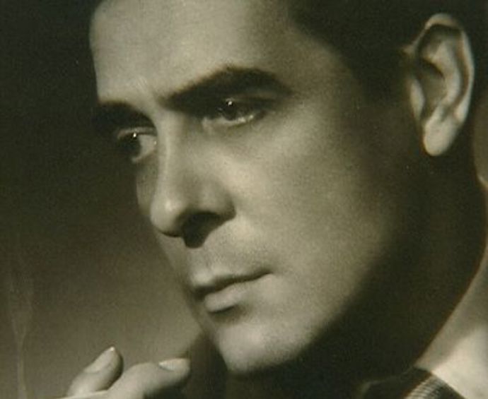 Ve filmu debutoval v roce 1940 ve snímku Prosím, pane profesore!, větší prostor dostal například v životopisném filmu o houslovém virtuosovi Josefu Slavíkovi Housle a sen (1946) nebo v detektivce Noc klavíristy (1976). 