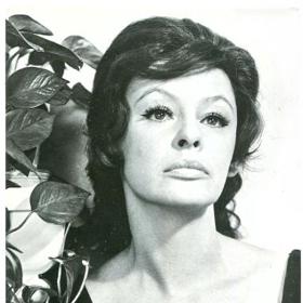 Irena Kačírková byla krásná česká herečka, která ve své době kralovala filmovému plátnu.