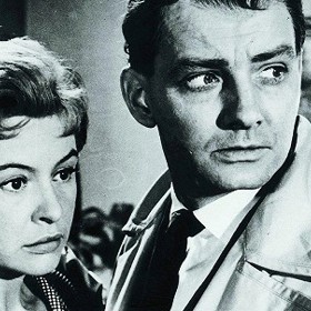 Vyrůstala v Ostravě, kde studovala reálné gymnázium. Po maturitě (1942) v letech 1943–1944 hrála v Českém divadle moravskoslezském v Ostravě.