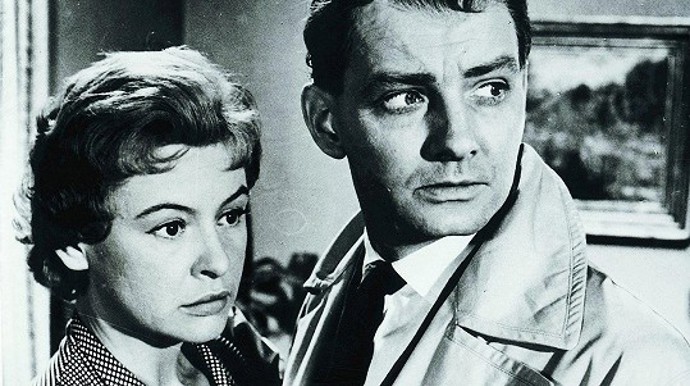 Vyrůstala v Ostravě, kde studovala reálné gymnázium. Po maturitě (1942) v letech 1943–1944 hrála v Českém divadle moravskoslezském v Ostravě.