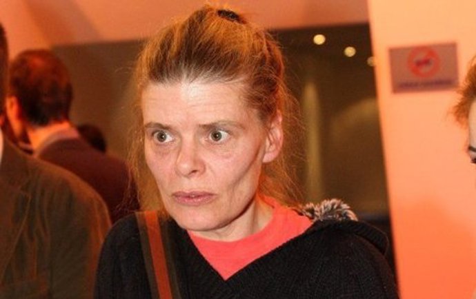 Po ukončení studií na Státní konzervatoři v Praze se stala členkou hereckého souboru Divadla Na zábradlí.