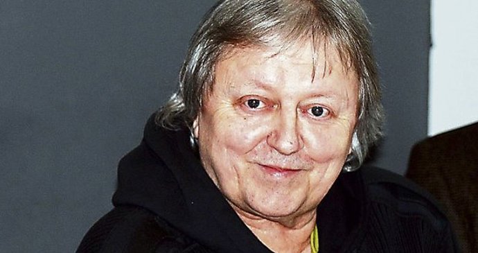  Kromě popových hitů, např. Stín katedrál, Tu kytaru jsem koupil kvůli tobě nebo Lékořice, má v repertoáru i řadu balad, např. Nautilus, Suzanne, Perla nebo Podej mi ruku a projdem Václavák.