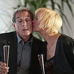 Příběh nové komedie Zdeňka Trošky, který byl inspirován bezpočtem kamenných vtipů, nás zavádí do poklidného jihočeského městečka. Žije tu svým neměnným rytmem celá řada typicky českých postav a postaviček i prototypových rodin. 