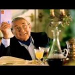 Doslova oči navrch hlavy ten kluk začne mít ve chvíli, kdy z Anglie do Kameňákova přijede šlechtický pár, kterému byl, v rámci restituce, navrácen zdejší zámek. 