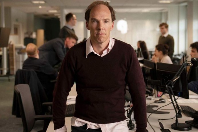  Benedict Cumberbatch byl ve skutečnosti narozdíl od Dominica Cummingse, kterého ztvárňuje, zásadně proti brexitu.