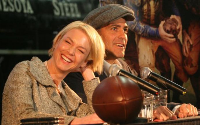 Čtveřice společně jede na Carterovo nové působiště vlakem, Lexie s Dodgem si vymění pár slov a ona stále hraje nepřístupnou. Přijíždějí také ostatní členové rozpadlého týmu, dostávají od CC Fraziera nové vybavení a trénovat budou na pořádném stadionu.