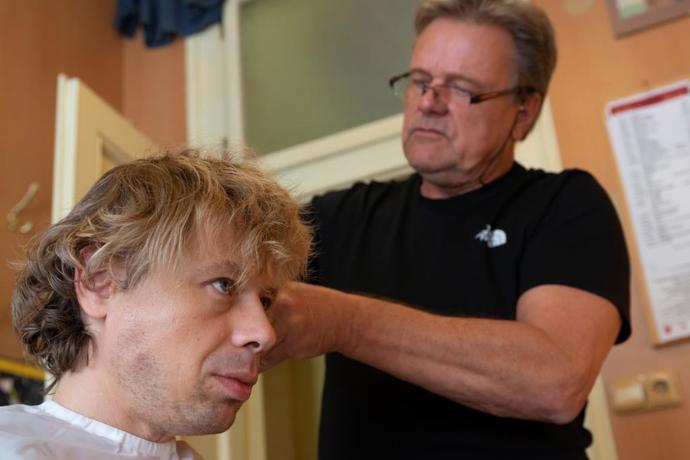 Film scenáristy a režiséra Slávka Horáka se snaží zachytit události v životě Václava Havla od roku 1968, kdy byl mladým úspěšným dramatikem, přes vpád vojsk Varšavské smlouvy a období, kdy se jako zakázaný autor stáhl do ústraní na chalupu u Trutnova. Snímek se zabývá také vztahem Havla s jeho první manželkou Olgou a sleduje jeho souboj s tehdejším vládnoucím režimem až k přelomovým událostem roku 1989.