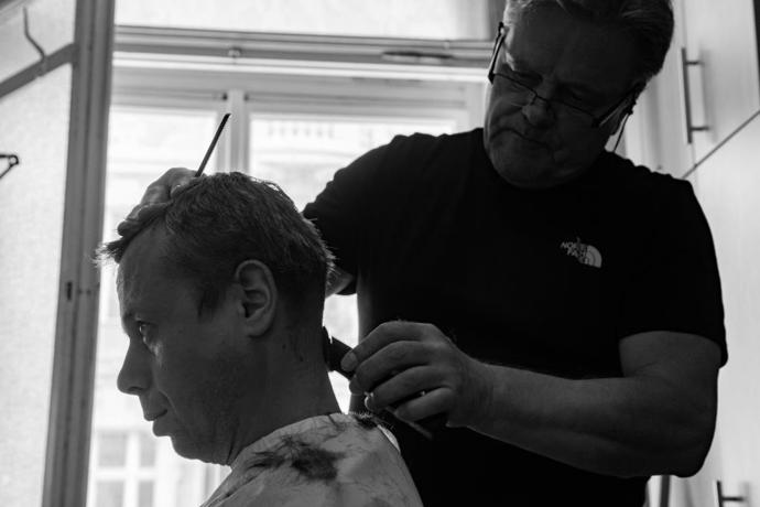 Film scenáristy a režiséra Slávka Horáka se snaží zachytit události v životě Václava Havla od roku 1968, kdy byl mladým úspěšným dramatikem, přes vpád vojsk Varšavské smlouvy a období, kdy se jako zakázaný autor stáhl do ústraní na chalupu u Trutnova. Snímek se zabývá také vztahem Havla s jeho první manželkou Olgou a sleduje jeho souboj s tehdejším vládnoucím režimem až k přelomovým událostem roku 1989.