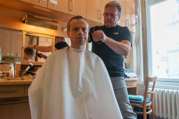 Film scenáristy a režiséra Slávka Horáka se snaží zachytit události v životě Václava Havla od roku 1968, kdy byl mladým úspěšným dramatikem, přes vpád vojsk Varšavské smlouvy a období, kdy se jako zakázaný autor stáhl do ústraní na chalupu u Trutnova. Snímek se zabývá také vztahem Havla s jeho první manželkou Olgou a sleduje jeho souboj s tehdejším vládnoucím režimem až k přelomovým událostem roku 1989.