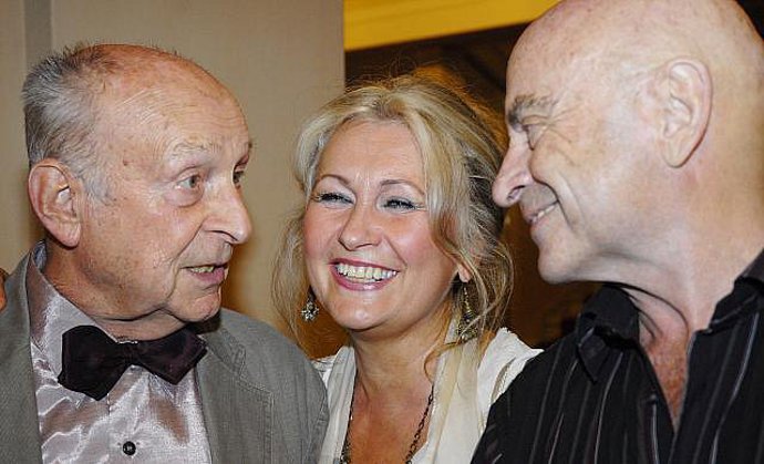 Bořivoj Navrátil byl český divadelní a filmový herec a interpret čtených textů.