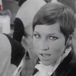 Ke zpívání se dostala šťastnou náhodou, při zpěvu u klavíru ji slyšel místní muzikant a objevil v ní talent. Na klavír se učila hrát jedenáct let, ale moc ji to nebavilo.