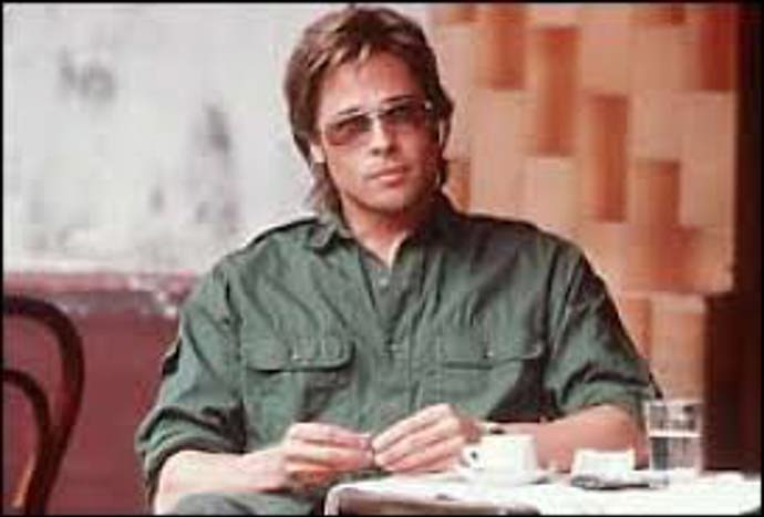 Nathan řekne svému nadřízenému, že už ví, pro koho a proč šel Thomas do čínské věznice.