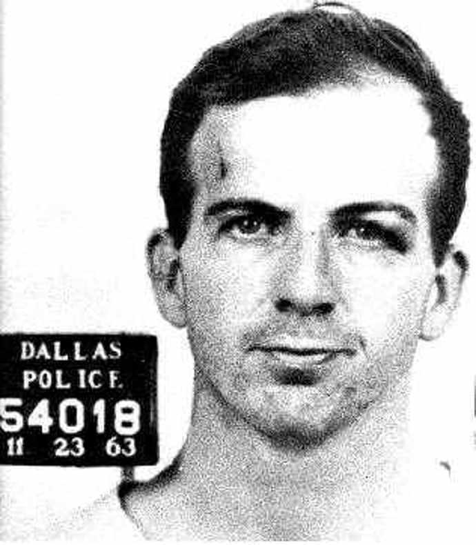 Lee Harvey Oswald - právě on prezidenta Kennedyho zastřelil.