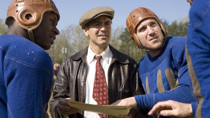 Všude je spousta fanoušků, sledujících Cartera, který se snadno začlení mezi ostatní spoluhráče. Brzy je tu první zápas, kde Carter září, tým s přehledem vítězí a začíná tím šňůru vítězství.