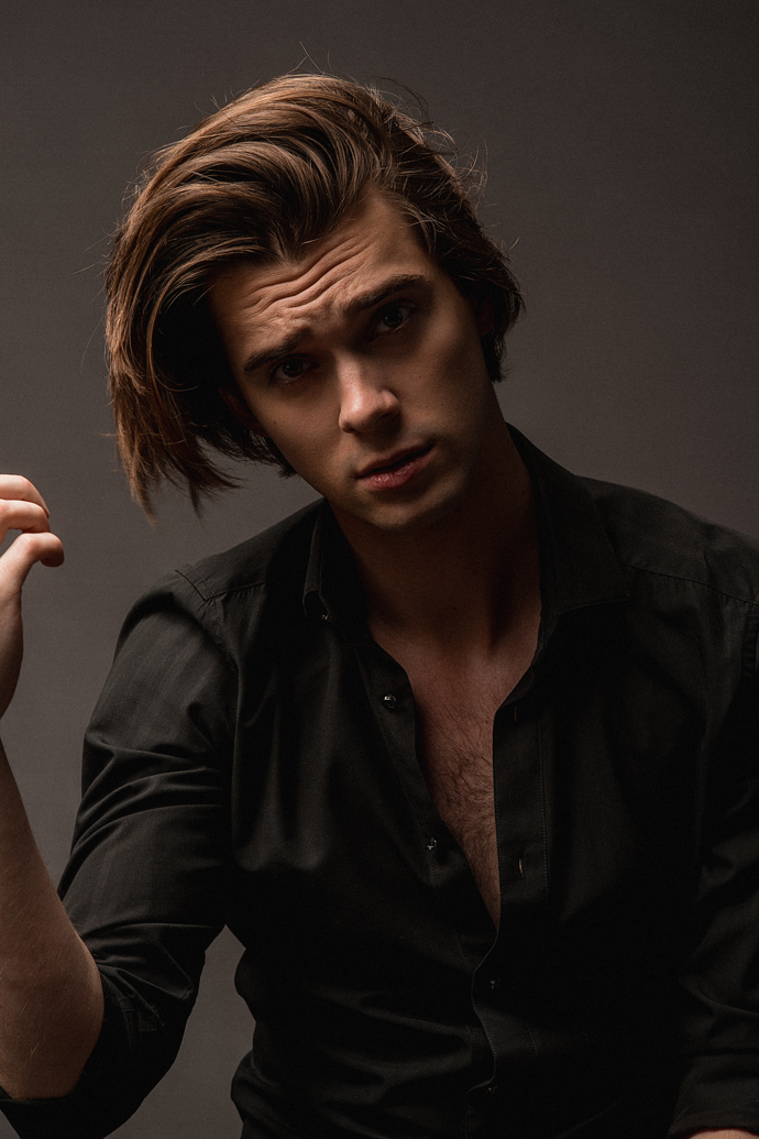 V roce 2017 žil většinu roku v Číně a v Hongkongu. Zde fotil, chodil po molech, objevoval se v magazínech a točil reklamy. Spolupracoval také se známým stylistou Ricky Kwokenem, slavným designérem Giussepem Zanottimiho. Objevil se také ve známém časopise „Milk magazine“ pro Nike Air Force kolekci.