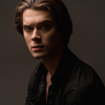 Vojtěch se narodil jako druhé dítě v rodině Babištových – matka kosmetička a otec podnikatel. Rodina pochází z malého města Hlučín. Má starší sestru, nevlastního bratra a nevlastní sestru. V jeho devíti letech se rodiče rozvedli.