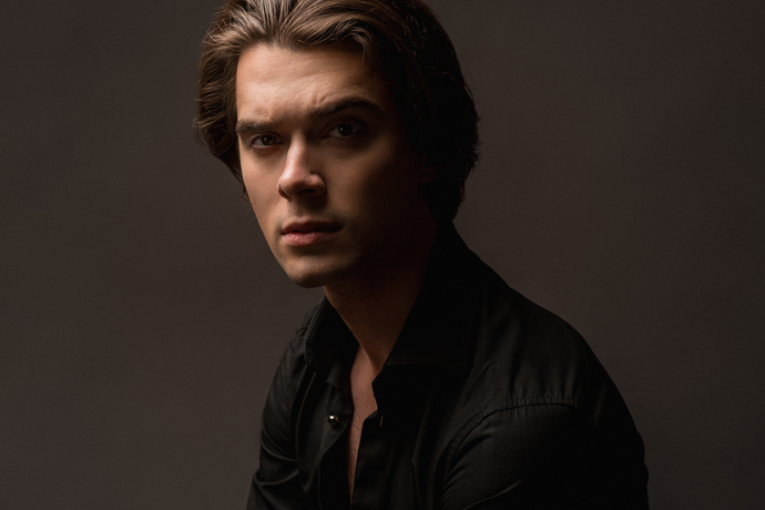 Vojtěch se narodil jako druhé dítě v rodině Babištových – matka kosmetička a otec podnikatel. Rodina pochází z malého města Hlučín. Má starší sestru, nevlastního bratra a nevlastní sestru. V jeho devíti letech se rodiče rozvedli.