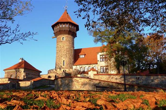 V letech 1651 až 1653 byl původní hrad Hněvín zdemolován. Na jeho místě vyrostl o pár set let později nový Hněvín, který tu můžeme vidět dodnes.