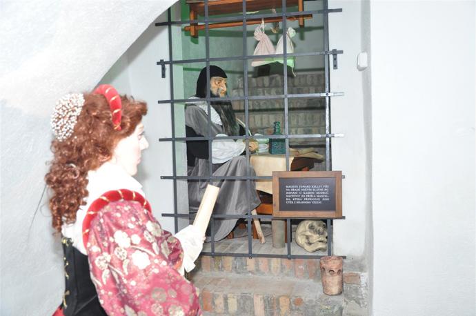 Na Hněvíně dnes najdeme zpodobnění cely magistra Kelleyho.