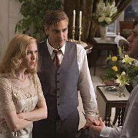 Ten ale netuší, že má vyvrátit jeho pověst válečného hrdiny a že pokud se jí to podaří, má získat místo zástupkyně ředitele. Dodge Carterovi nabízí 5 tisíc za zápas. CC si s ním chce promluvit a Carter jde zatím uskutečnit slibovaný rozhovor s Lexie. Nakonec se domluví na 25 tisících za zápas.