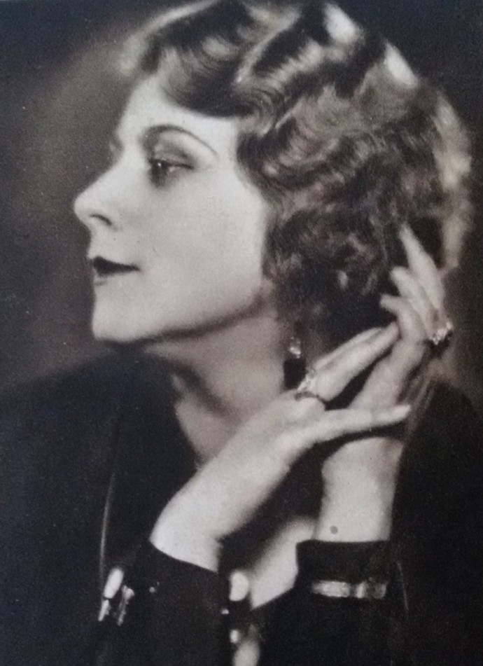 Uplatnila se i v rozhlase a v dabingu.