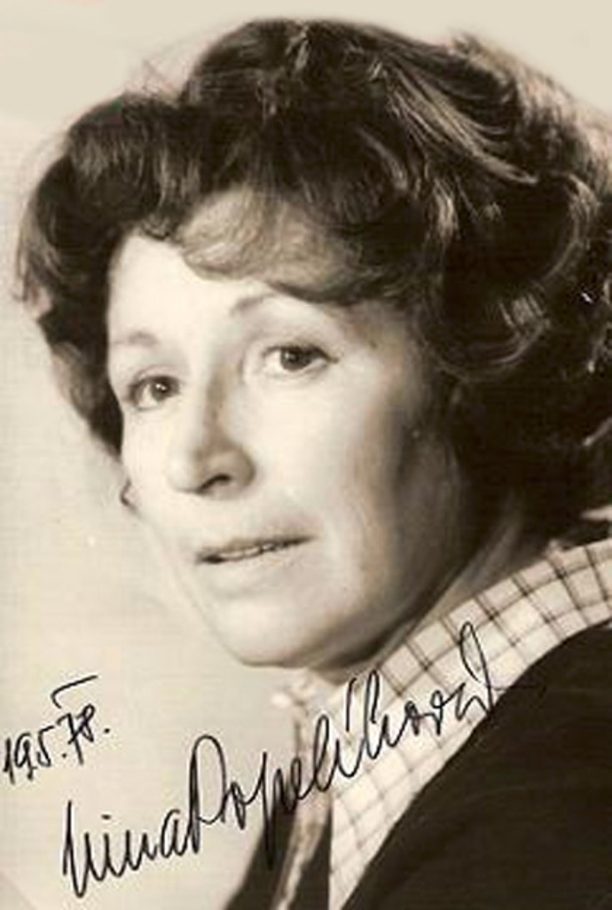 Stejně jako manžel, tak také Nina Popelíková se věnovala rovněž výtvarnictví (olejomalby, kresby, grafiky a ex libris). Ráda se starala o svou zahradu a věnovala se kutilství.