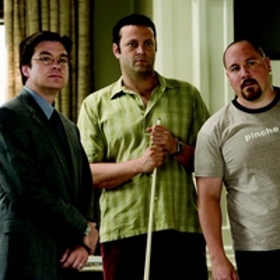 Romantická komedie Rozchod! začíná přesně tam, kde většina podobně žánrově laděných filmů končí. On a ona se potkali, zamilovali se do sebe až po uši a našli si společné hnízdečko, ve kterém chtěli žít šťastně až do smrti. což by mohli, kdyby se záhy nezačali nenávidět.