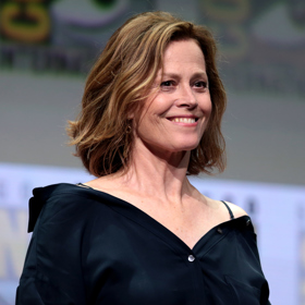 Oba rodiče pracovali v newyorském showbyznysu. Otec Sylvester pracoval jako prezident televizní společnosti NBC. Matka, anglická herečka, která účinkovala v hororových filmech Alfréda Hitchcocka, se jmenovala Elizabeth Inglis.