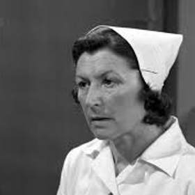 Nina Popelíková byla česká herečka, manželka herce Oty Sklenčky. Po své matce, se kterou se její otec seznámil jakožto československý legionář a vojenský stavitel v ruském Vladivostoku, byla ruské národnosti.