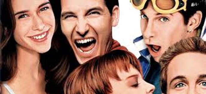 Na střední škole právě probíhá večírek na rozloučenou s čerstvými absolventy - čas jako stvořený pro náležitou pompu i přemítání o budoucnosti. Maturanti se však rozhodnou pro dnešek soustředit na důležitější věci: lásku, pomstu a rokenrol.