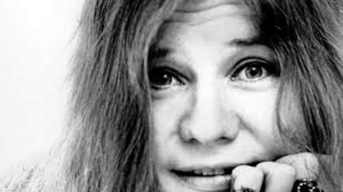Zkraje 60. let začala Janis Joplin zpívat v barech, odkud nastartovala svou strmou, ale velmi krátkou kariéru blues-rockové zpěvačky. Postupně se vypracovala na jednu z nejvýraznějších představitelek právě se rodící rockové odnože populární hudby.
