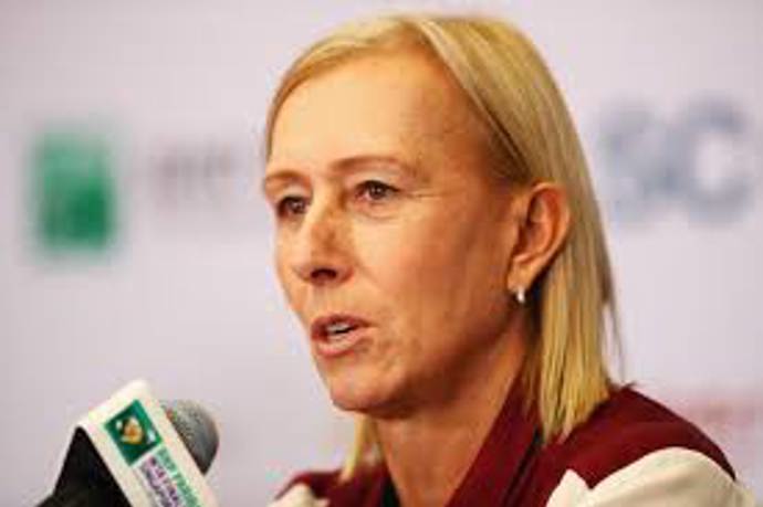 Bojuje aktivně za práva homosexuálů a lesbiček, svého času se stala vděčným objektem bulvárních plátků kvůli bouřlivému rozchodu se svou partnerkou.