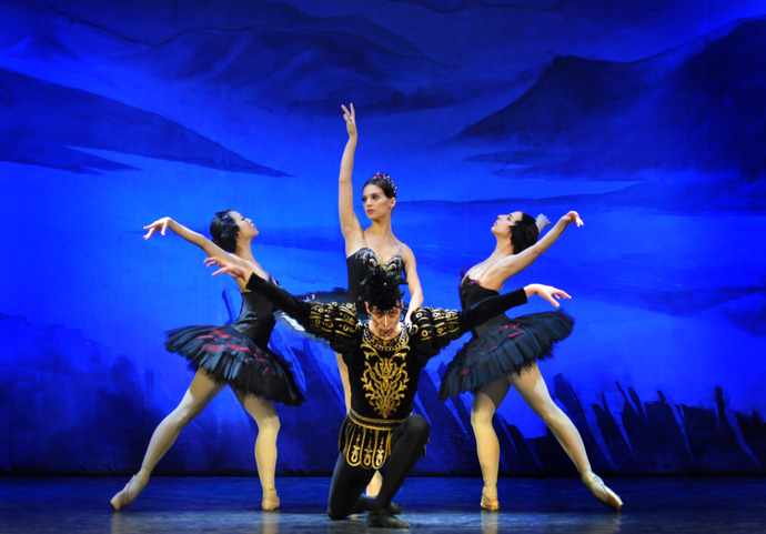 Royal Moscow Baller, Labutí jezero