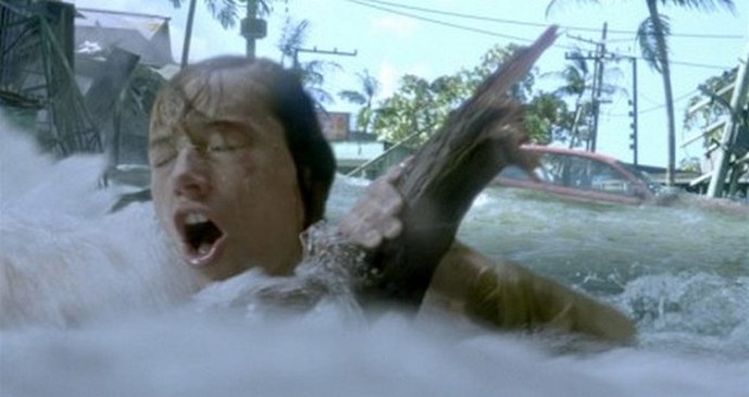 Při jedné události mu jde o život, ale šťastnou náhodou vyvázne. Je přesvědčen, že ho zachránil bratr, a jeho touha spojit se s ním zesílí.